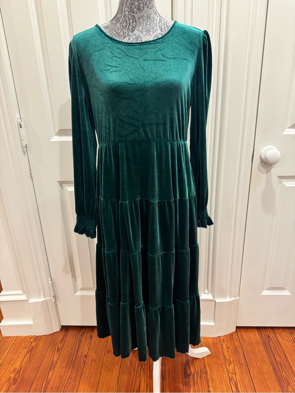 Tiered Velvet Long-Sleeve Dress in Deep Green
Sz. XL Holiday Christmas Festive 🎄